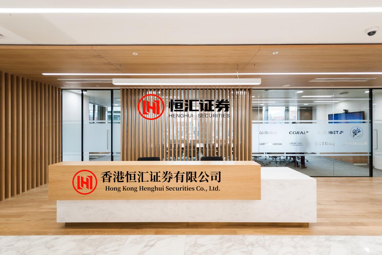 牛股堂 LIV新加坡第二轮德尚博领先3杆 压榨队团队领跑